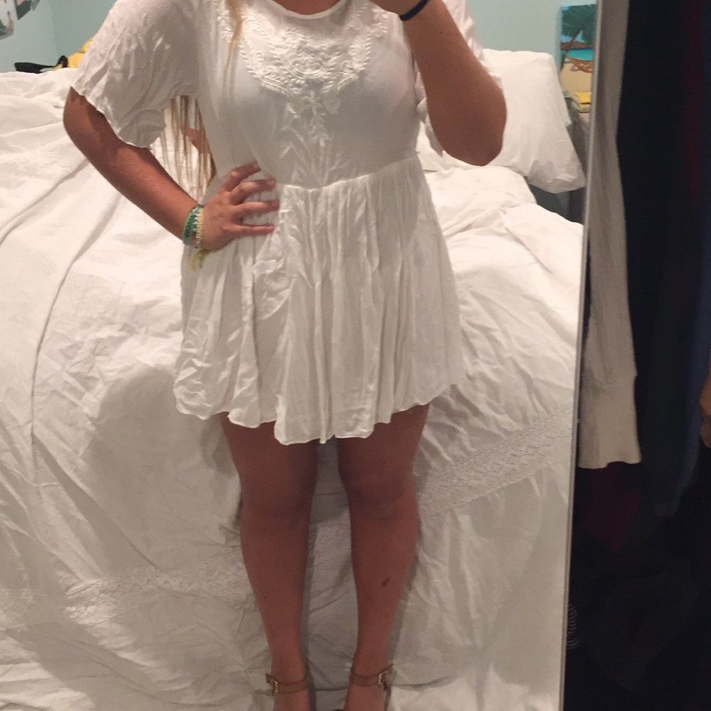 White embroidered flowy pleated dress!